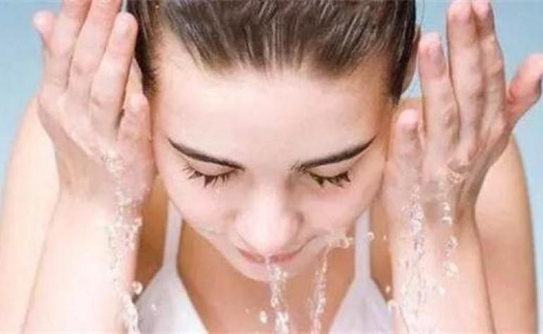 潔面乳什么牌子好？美白淡斑控油祛痘的潔面乳排行榜！美容護膚新聞資訊獨生美官網