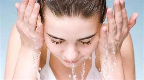 潔面乳什么牌子好？美白淡斑控油祛痘的潔面乳排行榜！美容護膚新聞資訊獨生美官網