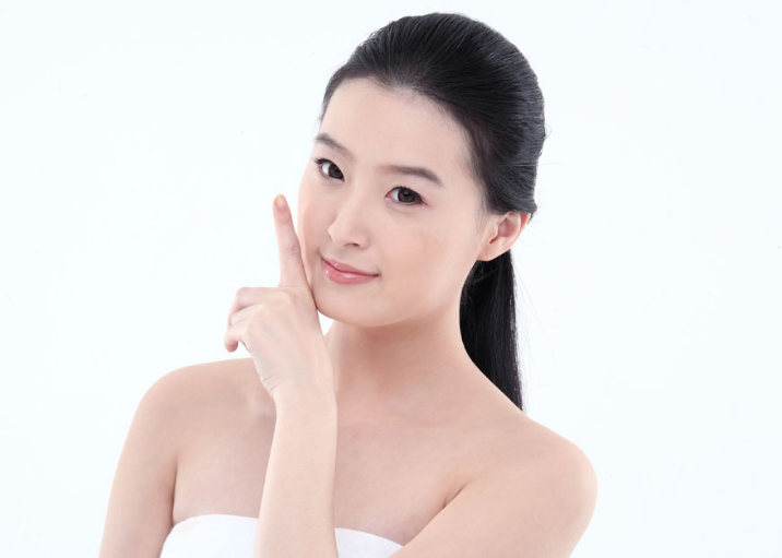 不管什么原因臉上長斑的女人，用這一物能夠淡化色斑？美容護膚新聞資訊